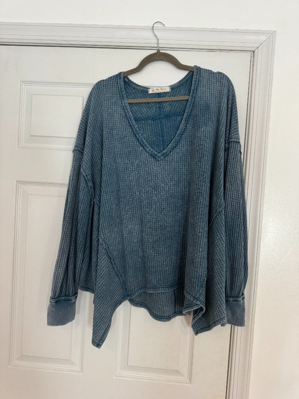 womens oversized blue v-neck long sleeve top